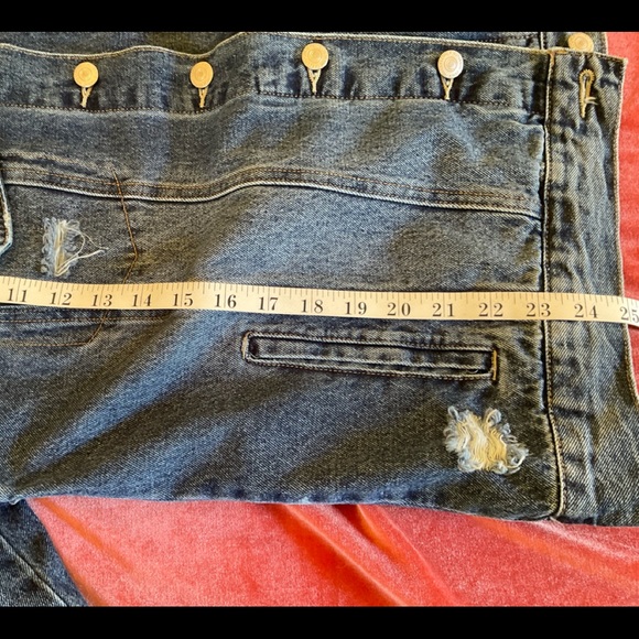 Size Large GORGEOUS HANDPAINTED Jean jacket. Unique and organic. - Picture 6 of 11